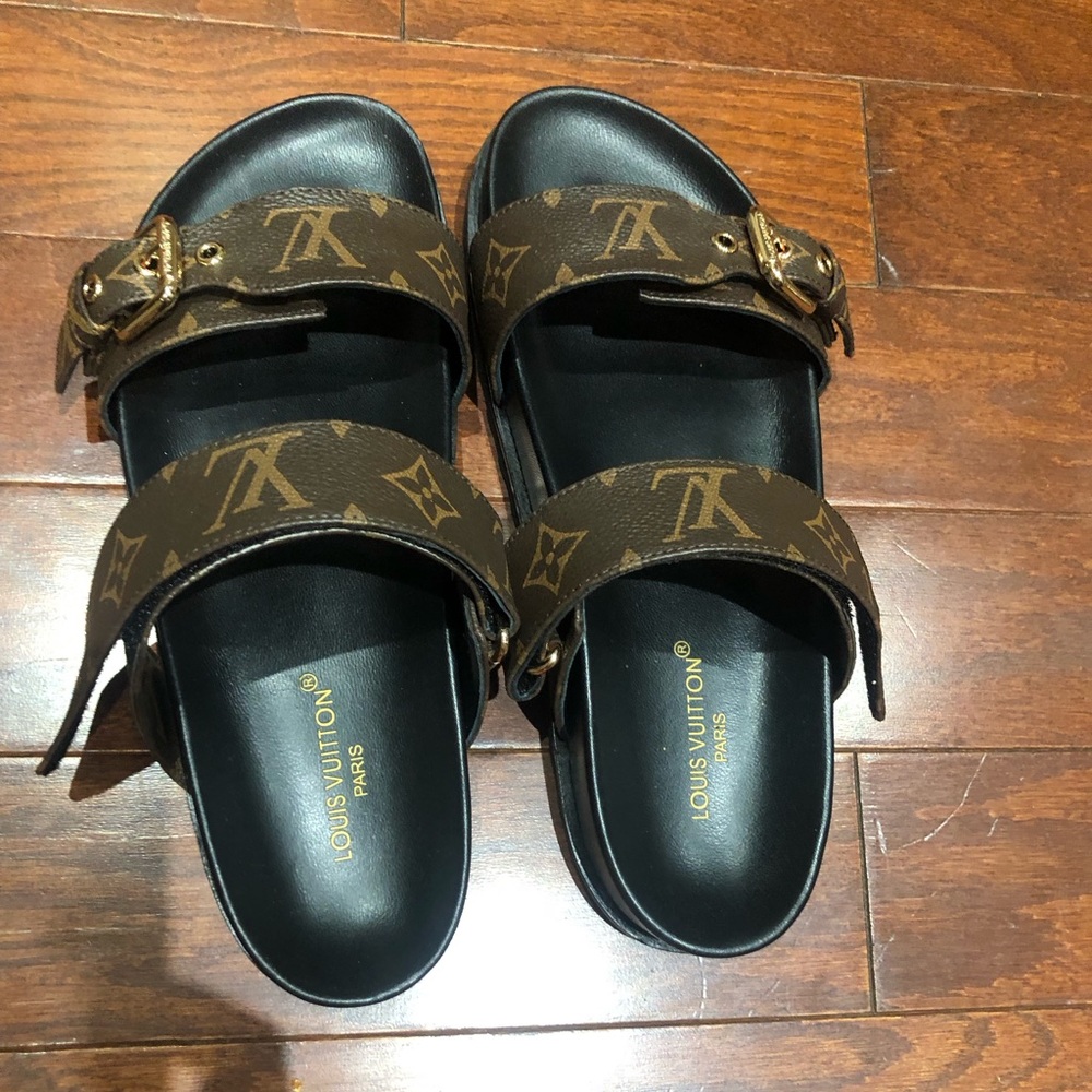 Louis Vuitton bom dia flat